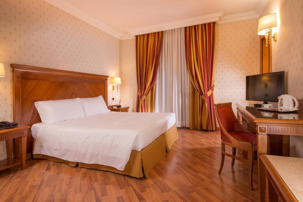Standard Queen Room,1216249402:JPEG